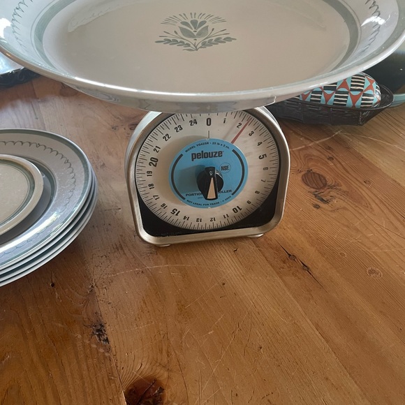 Green Thistle Round Platter - Picture 3 of 10